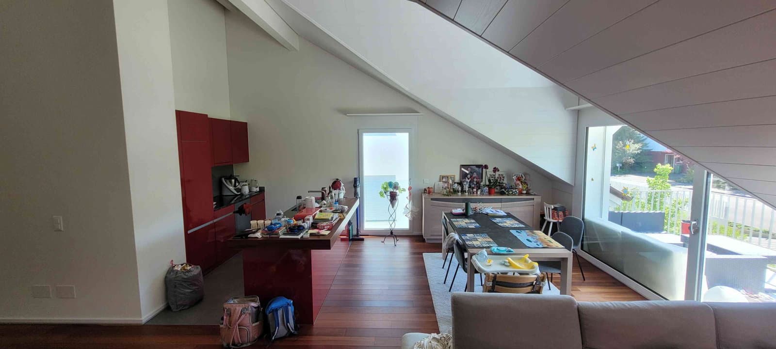 Helles WG-Zimmer in 4.5-Zimmer-Dachwohnung in ruhiger, grüner Umgebung — vignette 2