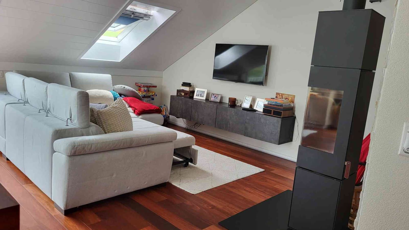 Helles WG-Zimmer in 4.5-Zimmer-Dachwohnung in ruhiger, grüner Umgebung — vignette 11