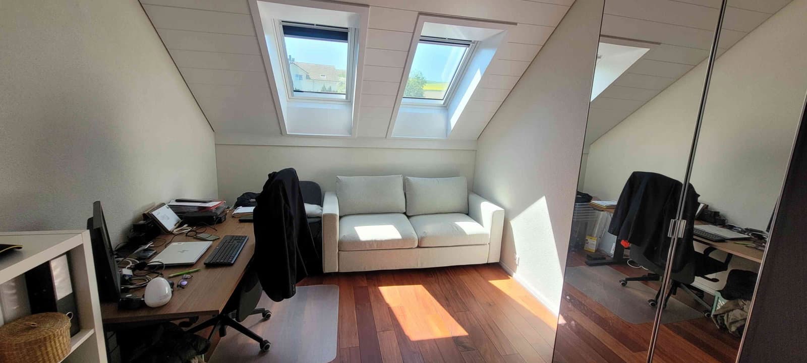 Helles WG-Zimmer in 4.5-Zimmer-Dachwohnung in ruhiger, grüner Umgebung — vignette 4