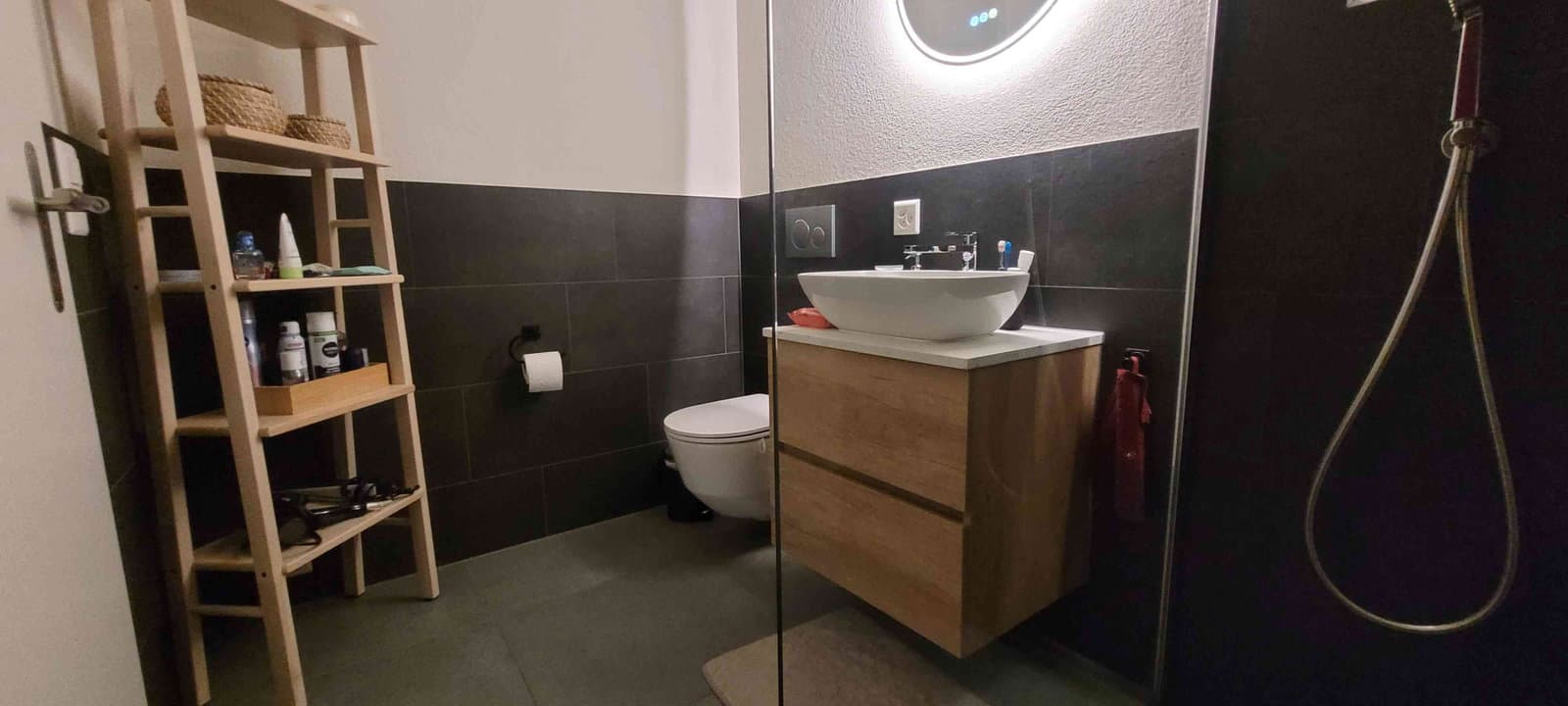 Helles WG-Zimmer in 4.5-Zimmer-Dachwohnung in ruhiger, grüner Umgebung — vignette 7