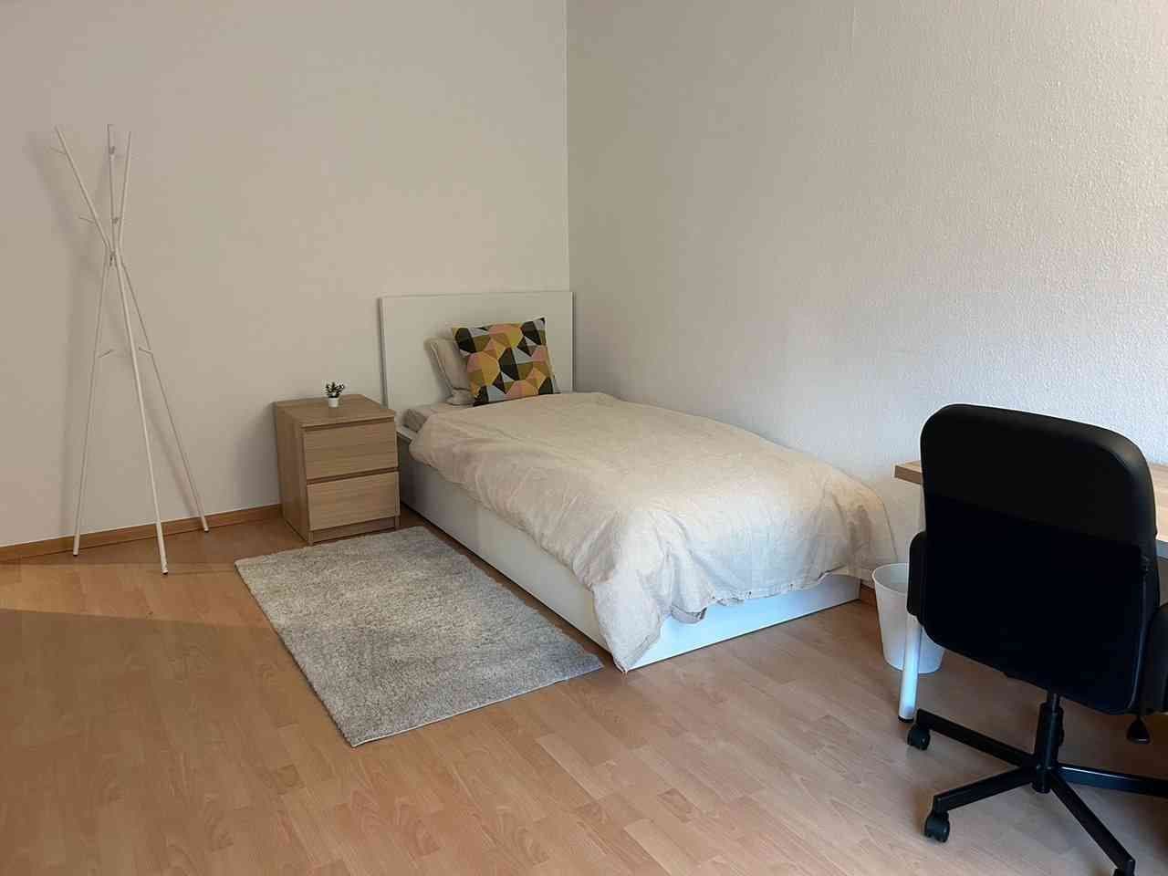 Möbliertes Privatzimmer S2 mit Gemeinschaftsnutzung an bester Lage! — photo 1
