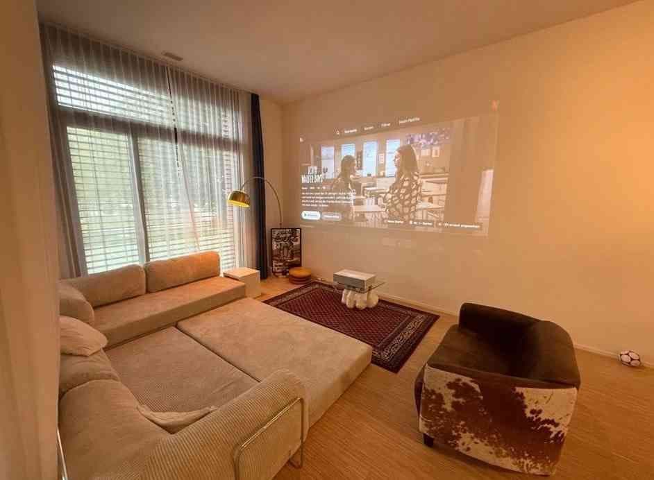 WG-Zimmer mit Balkon und Ankleidezimmer in einer 5.5 Zimmer-Wohnung — vignette 7