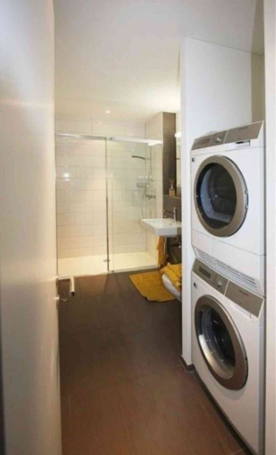 WG-Zimmer mit Balkon und Ankleidezimmer in einer 5.5 Zimmer-Wohnung — vignette 8