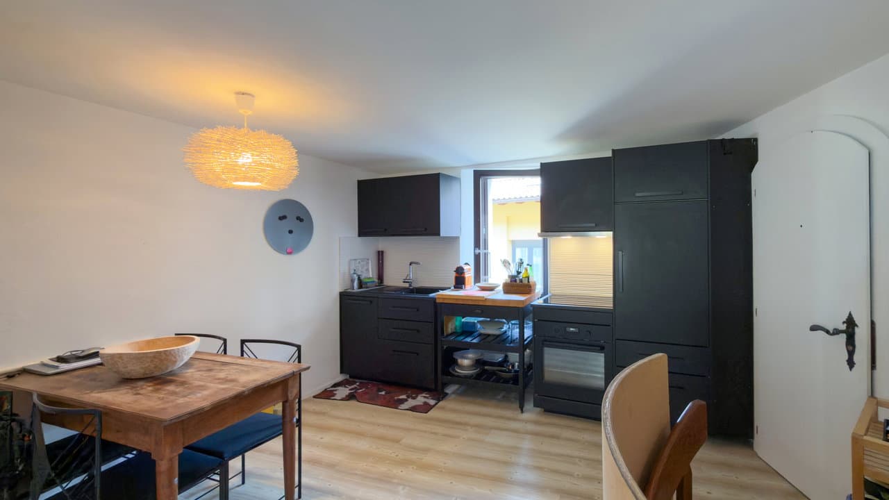 Gemütliche 2.5-Zimmer-Wohnung möbliert im Kern von Scairolo — vignette 2