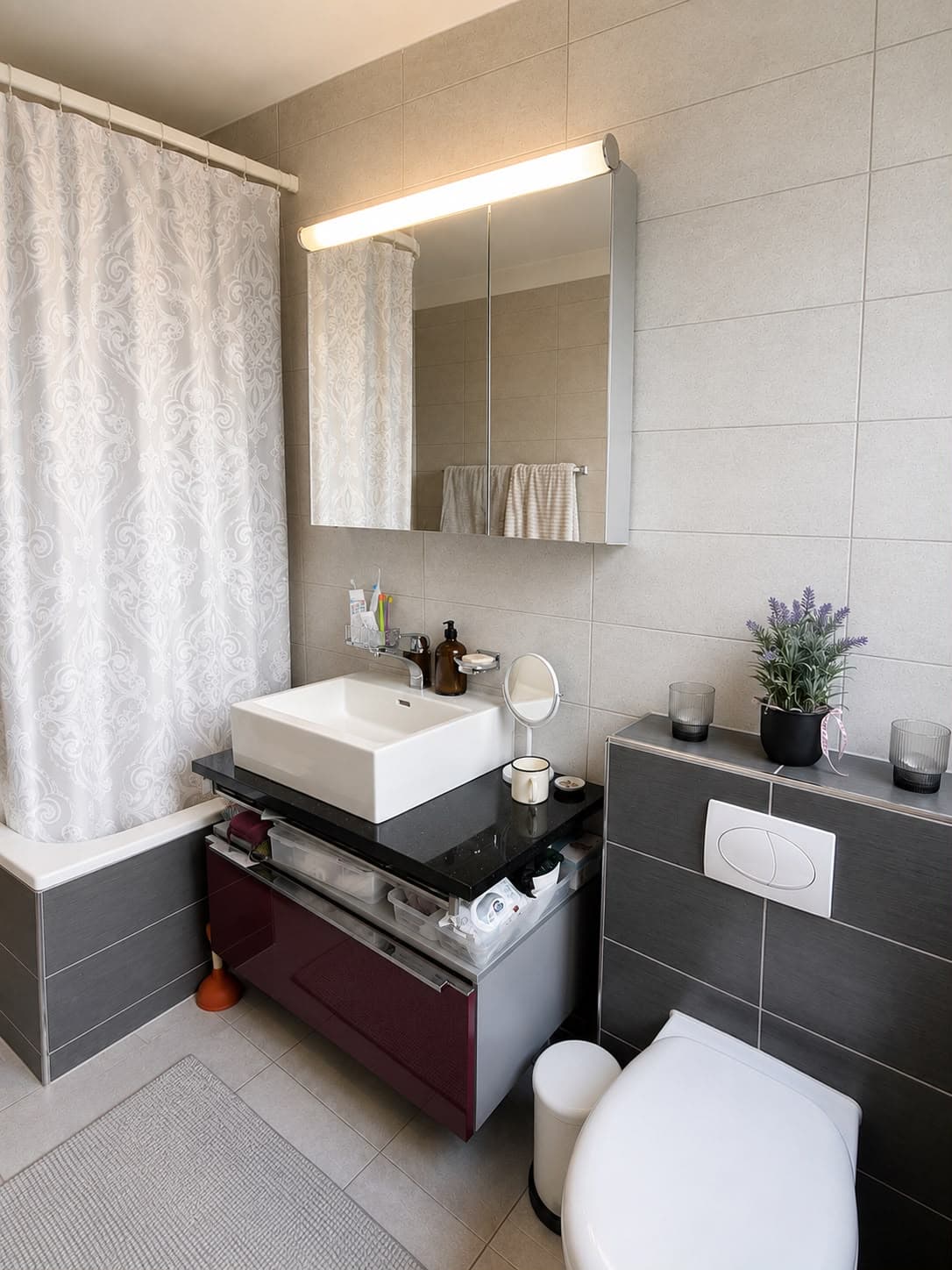 Wunderschön möblierte 3.5-Zimmer-Wohnung mit Balkon in Zürich-Sihlc... — photo 1