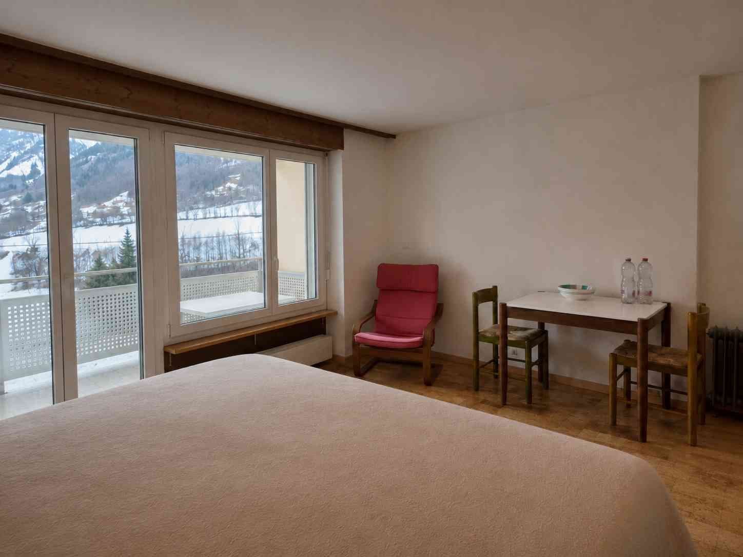 Möbliertes 1.5-Zimmer-Studio mit Balkon und Bergblick — vignette 3