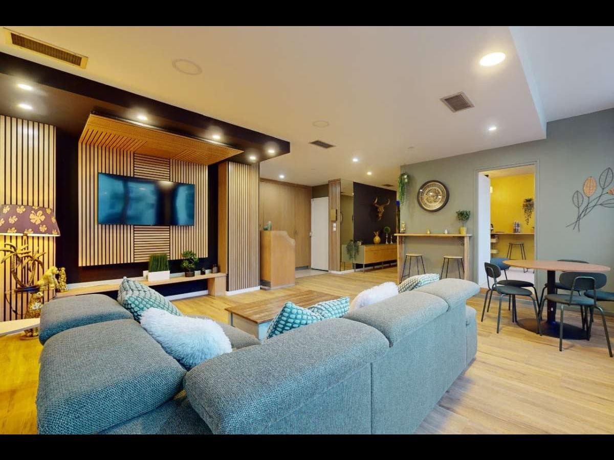 Appartement 9 pièces de 214 m² — vignette 3