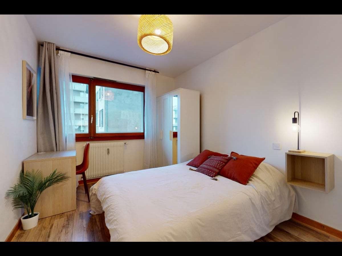Appartement 6 pièces de 100 m² — vignette 8