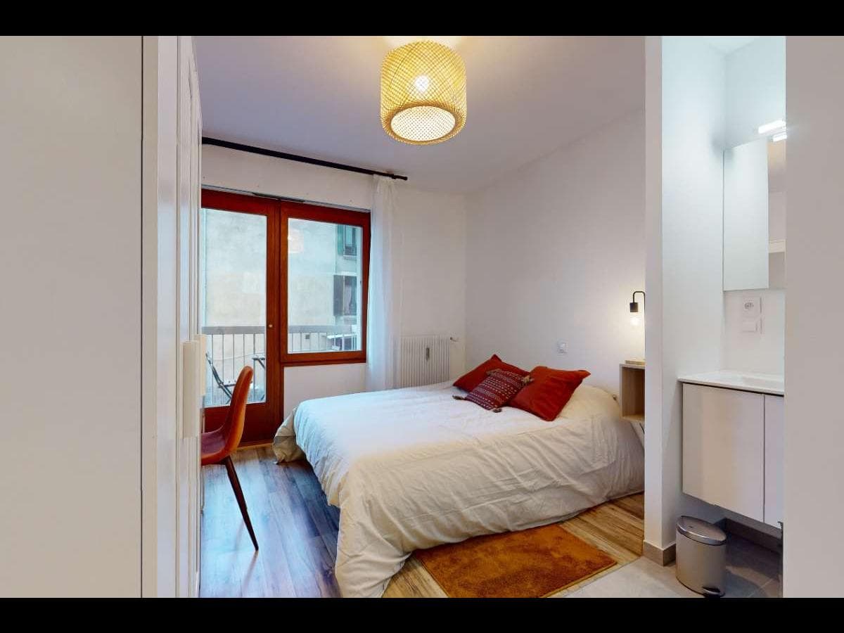 Appartement 6 pièces de 100 m² — vignette 10