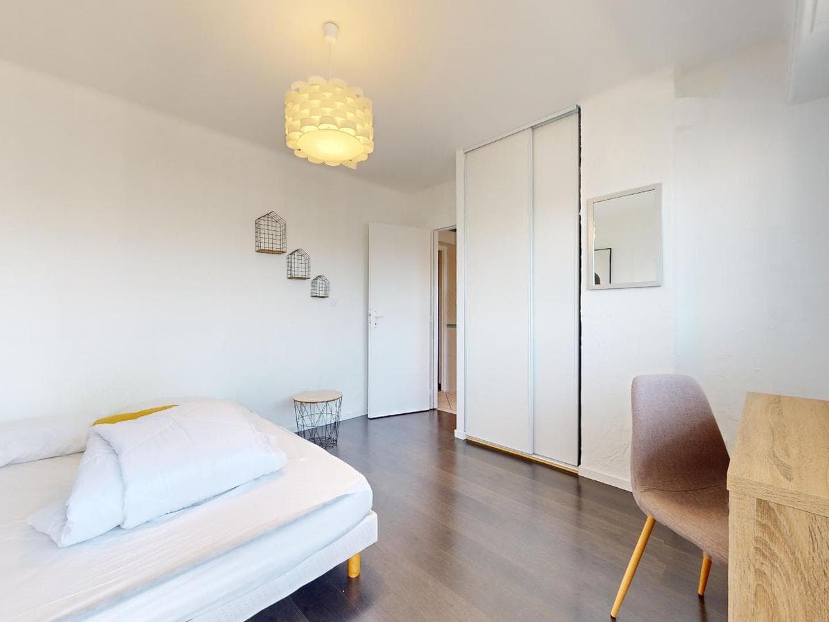 Appartement 5 pièces de 87 m² — vignette 4
