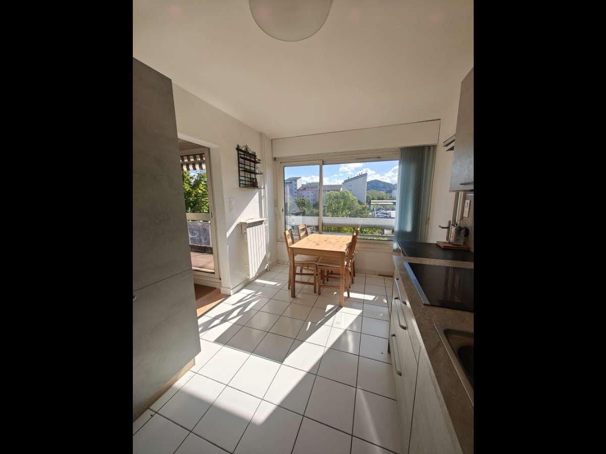 Appartement 5 pièces de 84 m² — vignette 2
