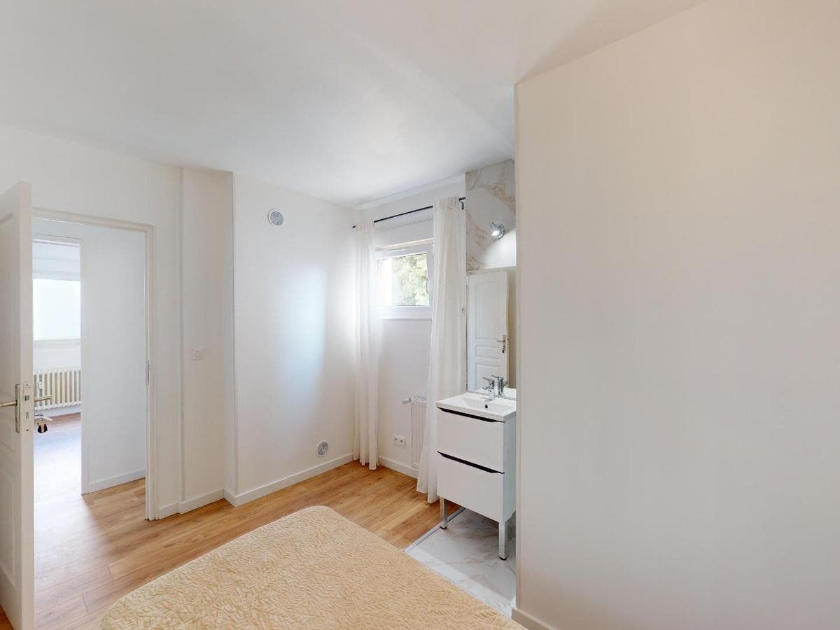 Appartement 6 pièces de 81 m² — vignette 2